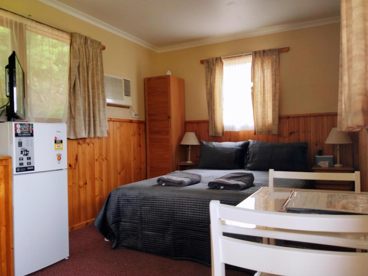 Twelve Apostles & Country Retreat Princetown