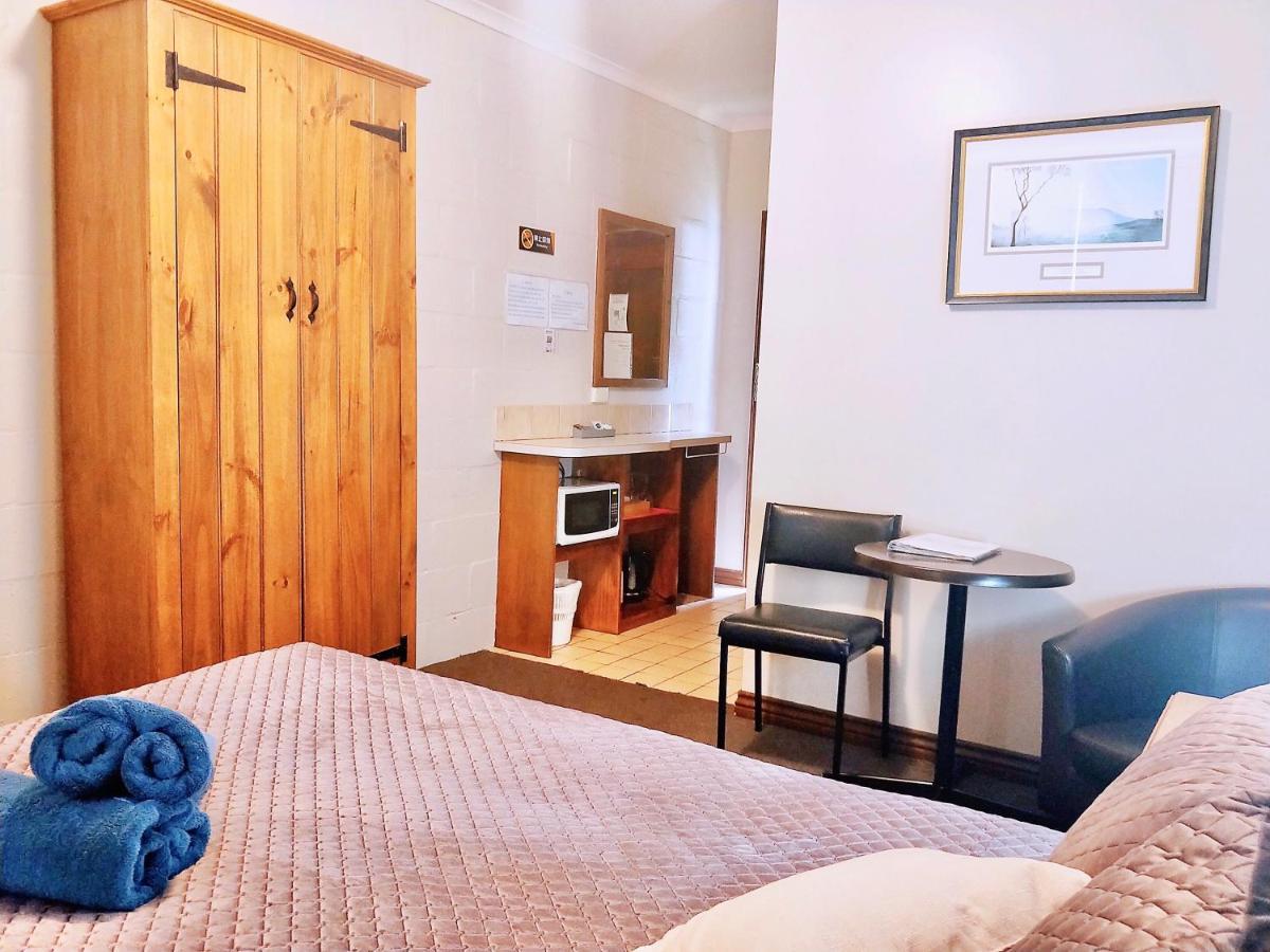 Twelve Apostles & Country Retreat Motel