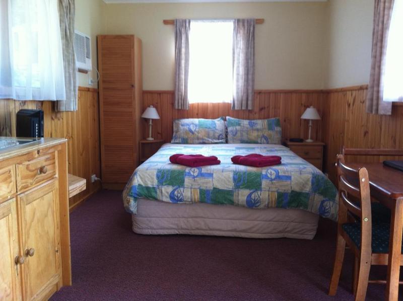 Twelve Apostles & Country Retreat Motel